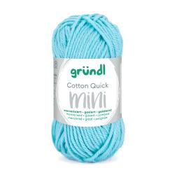 Häkelgarn in hellblauer Farbe. Verpackung zeigt den Namen 'Cotton Quick mini' von gründl.