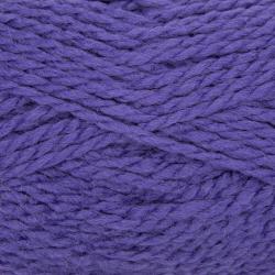 Lila Wollknäuel mit der Aufschrift 'Shetland'. Verpackung zeigt zwei Knäuel und einen Loop.