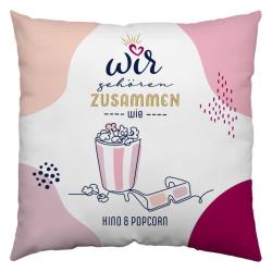 Baumwollkissen Wir gehören zusammen wie Kino & Popcorn mit Wendemotiv 40 x 40 cm bunt