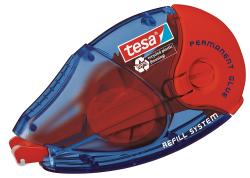 Kleberoller in rot-blauer Verpackung. Permanentkleber, nachfüllbar, aus 100 Prozent recyceltem Kunststoff.