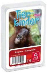 Spielkarten mit dem Titel 'Tierkinder'. Auf der Vorderseite ein Orang-Utan-Junge.