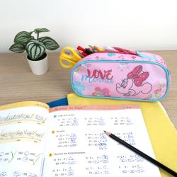 pinkfarbene Federmappe mit Blumenmuster. Abgebildet ist ein Cartoon-Charakter mit einer roten Schleife. Schriftzug 'LOVE MINNIE' in bunten Buchstaben.