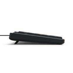 schwarze Tastatur mit Kabel. Flache Tastenanordnung ohne besondere Merkmale.
