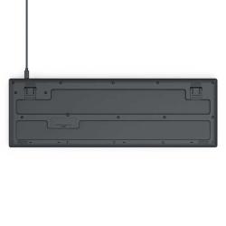 schwarze Tastatur mit Kabel. Flache Tastenanordnung ohne besondere Merkmale.