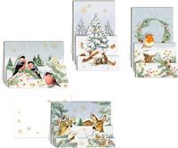 Vier verschiedene Weihnachtskarten mit Tiermotiven. Winterlandschaften mit Vögeln, Rehen und einem Weihnachtsbaum.