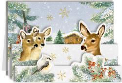 Weihnachtliche Szene mit Tieren: Zwei Rehe, ein Vogel, im Hintergrund Tannenbäume, Schneefall und eine Hütte. Dekorative goldene Schneeflocken und Tannenzweige mit Beeren.