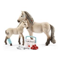 SCHLEICH® Spielfiguren-Set Horse Club Hannahs Erste-Hilfe-Set 