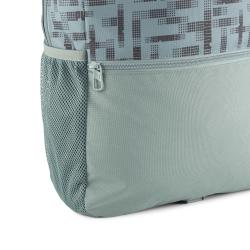 Grüner Rucksack mit geometrischem Muster. Logo von Puma in Weiß auf der Vorderseite.