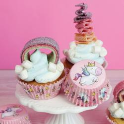 Cupcake Kit mit Einhorn-Motiven. Enthält Backförmchen und Dekorationen.