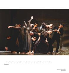 DUMONT - Pina Bausch - Tanztheater Wuppertal 2025 Wandkalender, 45x48 cm, Fotokunst-Kalender vom Ensemble des Tanztheaters Wuppertal, brillant fotografiert von Ursula Kaufmann