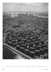 DUMONT - New York 2025 Posterkalender, 50x70cm, Foto-Kalender mit außergewöhnlichen Schwarz-Weiß-Aufnahmen, zeigt die atemberaubende Architektur