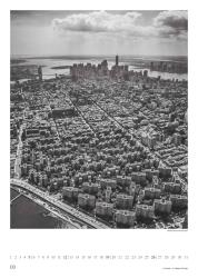 DUMONT - New York 2025 Posterkalender, 50x70cm, Foto-Kalender mit außergewöhnlichen Schwarz-Weiß-Aufnahmen, zeigt die atemberaubende Architektur