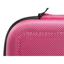 pinkfarbene Tasche mit Reißverschluss. Auf der Vorderseite ein schwarzes, durchlöchertes Katzenmotiv. Handgriff oben.