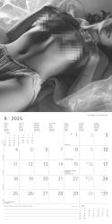 Alpha Edition - Feminine 2025 Broschürenkalender, 30x30cm, Wandkalender mit Platz für Notizen und Termine, erotische Bilder, Monatsübersicht