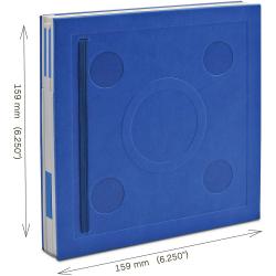 Blaues Notizbuch mit LEGO-Logo. Gummiband zum Schließen. Eingeklebte Seiten, Stift mit LEGO-Elementen.