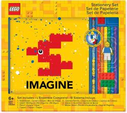 LEGO Schreibset mit gelbem Cover. Enthält Buntstifte, Radiergummis und eine LEGO Minifigur.