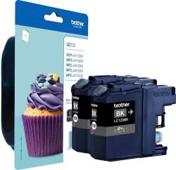 Zwei schwarze Druckerpatronen von Brother. Verpackung zeigt einen bunten Muffin.