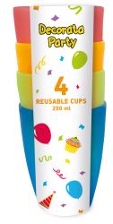 Vier wiederverwendbare Becher in verschiedenen Farben. Jeder Becher hat ein Fassungsvermögen von 200 ml.