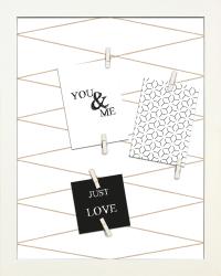Wandbild mit drei Karten. Oben: 'YOU & ME' in Schwarz auf Weiß. Mitte: geometrisches Muster in Schwarz-Weiß. Unten: 'JUST LOVE' auf schwarzem Hintergrund.