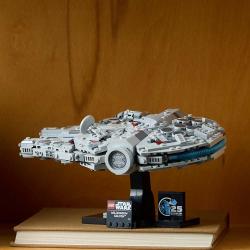 LEGO® STAR WARS Millennium Falcon™ 921 Teile 75375