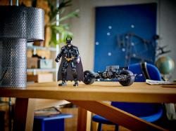 LEGO® Batman™ Baufigur mit dem Batpod 713 Teile 76273