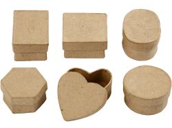 Sechs kleine Kartonboxen in verschiedenen Formen. Formen sind rechteckig, quadratisch, rund, hexagonal, herzförmig und oval.