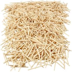 Eine große Menge an Holzstäbchen, gleichmäßig verteilt. Sie sind dünn und hellbraun.