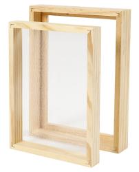 Zwei Holzrahmen mit einem feinen Netz. Der Rahmen ist naturbelassen und unbemalt.