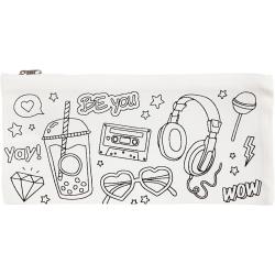 weiße Federtasche mit schwarz-weißen Zeichnungen. Motive: Getränk, Kassettenrekorder, Kopfhörer, Herzbrille, Diamant, Sterne, Sprüche 'BE you', 'yay!', 'WOW!'.