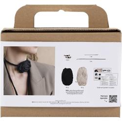 Kreativset zum Häkeln. Enthält zwei Taschen: eine schwarze und eine beige mit einer Blume. Verpackt in einem braunen Karton mit Tragegriff.