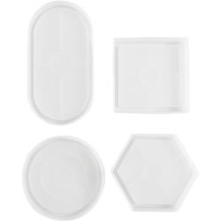 Vier weiße Platten in verschiedenen Formen: oval, rund, quadratisch und sechseckig. Alle Platten sind flach und ohne Muster.