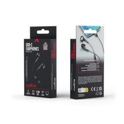 Schwarze Ohrhörer mit einem flachen Kabel. Die Ohrteile sind ergonomisch geformt.