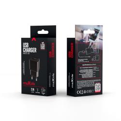 Schwarzer USB-Ladeadapter mit zwei Steckern. Kompakt und schlicht im Design.