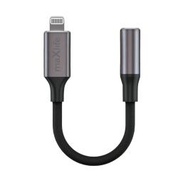Adapterkabel mit einem Lightning-Anschluss und einem Klinkenstecker. Der Stecker ist aus Metall, das Kabel ist schwarz und geflochten.