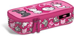 Buntes Federmäppchen mit Katzenmotiven. Auf der Oberseite steht 'I heart Kitty'.