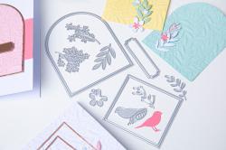 Stanzmaschine mit buntem Papier und Stanzformen. Zubehör für Bastelarbeiten.