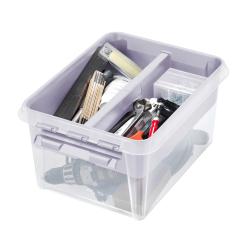Transparente Aufbewahrungsbox mit Werkzeugen. Enthält Schraubenzieher, Zangen, Maßstab und Kleinteile. Geteilt in zwei Fächer.
