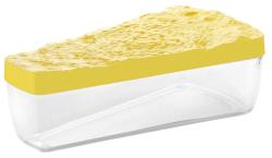 Käseblock in Form eines Dreiecks. Verpackung mit Aufschrift Parmesan Saver und Bildern von Käse.