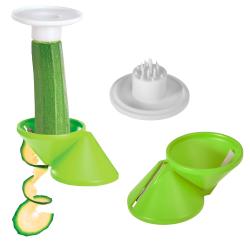Grünes Küchengerät zum Schneiden von Zucchini. Es hat eine Halterung und eine Klinge für spiralförmige Schnitte.