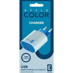 Weißer Ladeadapter mit blauer Oberseite. USB-Anschluss an der Vorderseite.