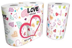Küchenpapierrolle mit bunten Herzmotiven. Verpackung zeigt den Schriftzug 'LOVE'.