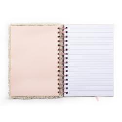 Notizbuch mit einer rosa Innenseite und linierten Seiten. Die Bindung ist spiralförmig.