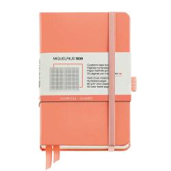 Oranges Notizbuch mit harter Einband. Enthält nummerierte Seiten und quadratische Linien.