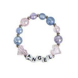 Armband mit bunten Perlen in Blau und Rosa. Enthält Buchstabenperlen mit dem Wort 'ANGEL'.