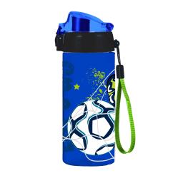 Blaue Trinkflasche mit Fußballmotiv. Deckel in Blau und grüner Trageschlaufe.