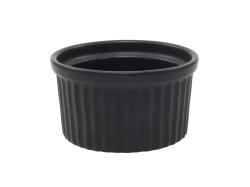 Schwarze, runde Schüssel mit geriffelter Oberfläche. Ideal für Soufflés oder kleine Beilagen.