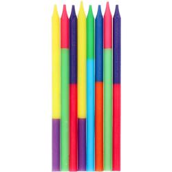 Sechs bunte Kerzen in verschiedenen Farben. Die Farben sind gelb, rot, grün, blau, lila und orange.