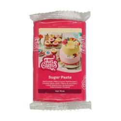 Rosa Zuckerpaste in Verpackung. Geeignet zum Dekorieren von Kuchen.