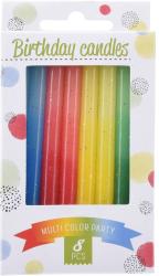 Vier bunte Kerzen in Rot, Blau, Grün und Gelb. Jede Kerze hat Glitzer und eine weiße Halterung.
