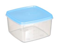 Transparente Kunststoffbox mit blauem Deckel. Hat Messskalen an der Seite.